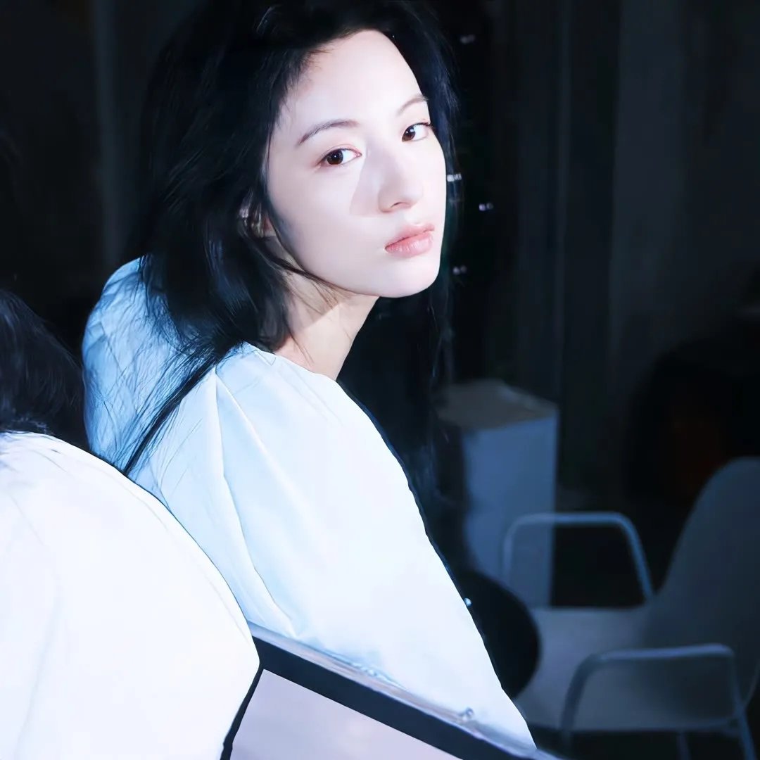 不装了,我比英雄还强